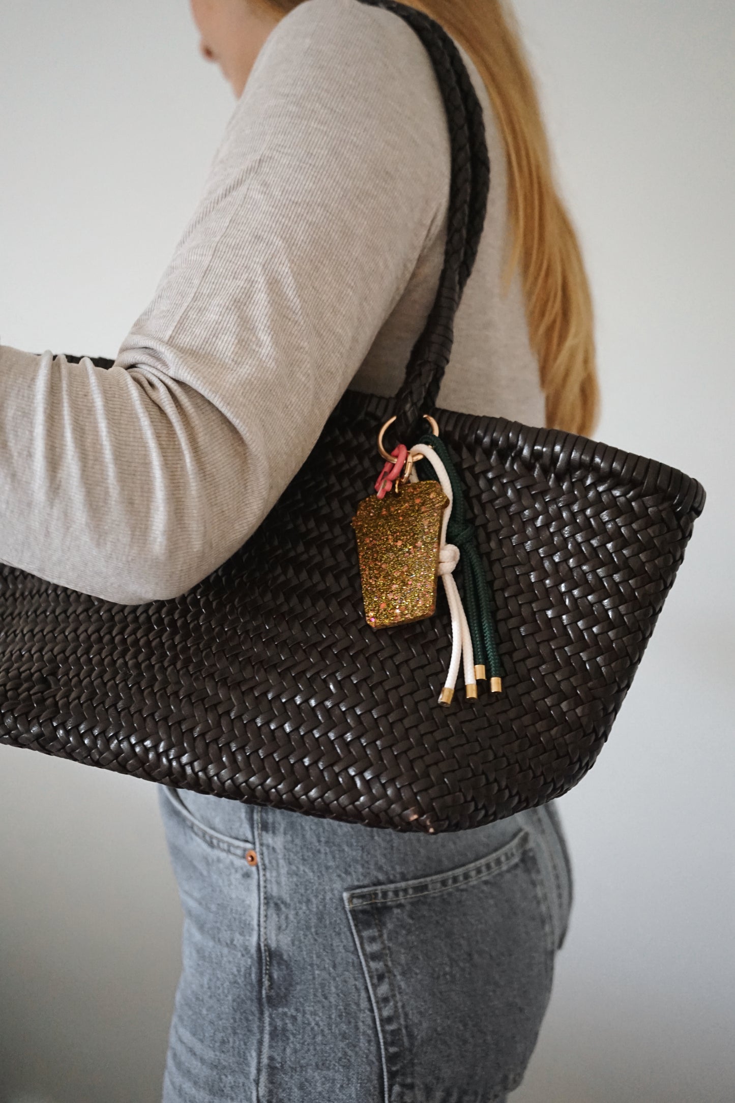 13/ Porte-clés Grigri pomme et cordons