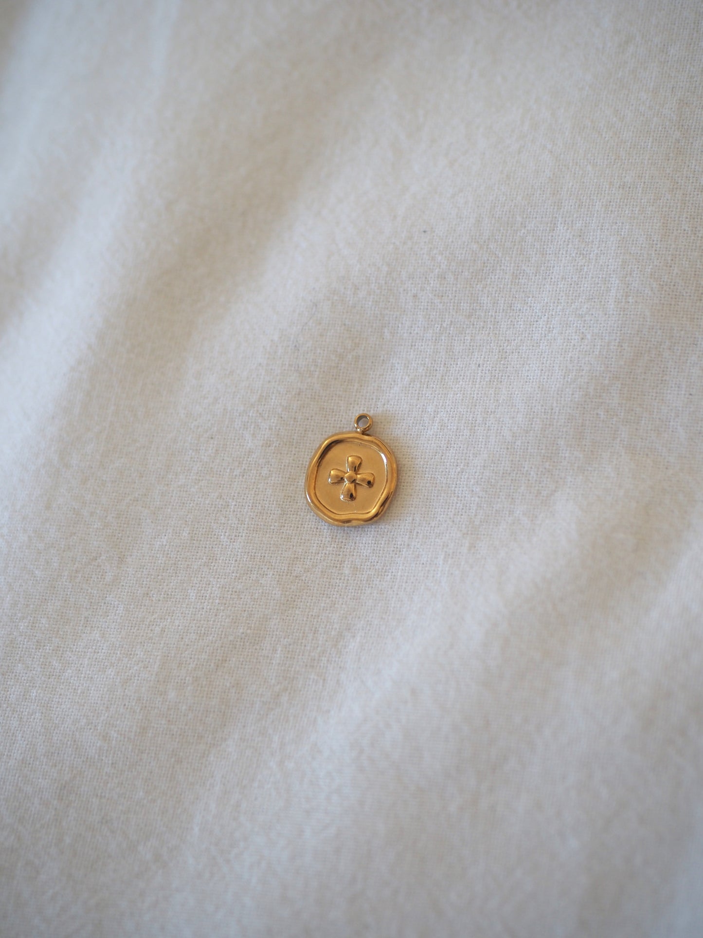 Charm Médaille Croix Doré