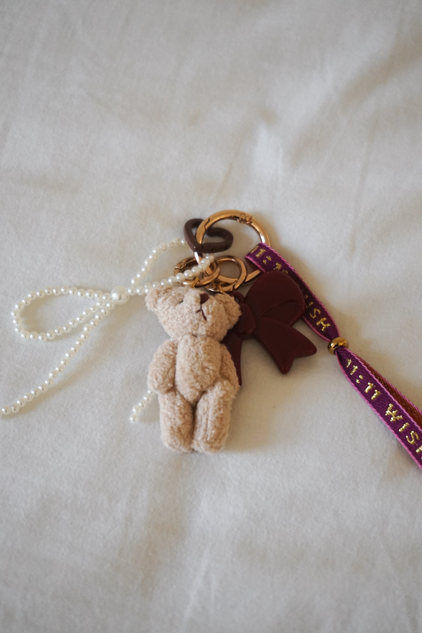 10/ Porte-clés Grigri bordeaux et ourson