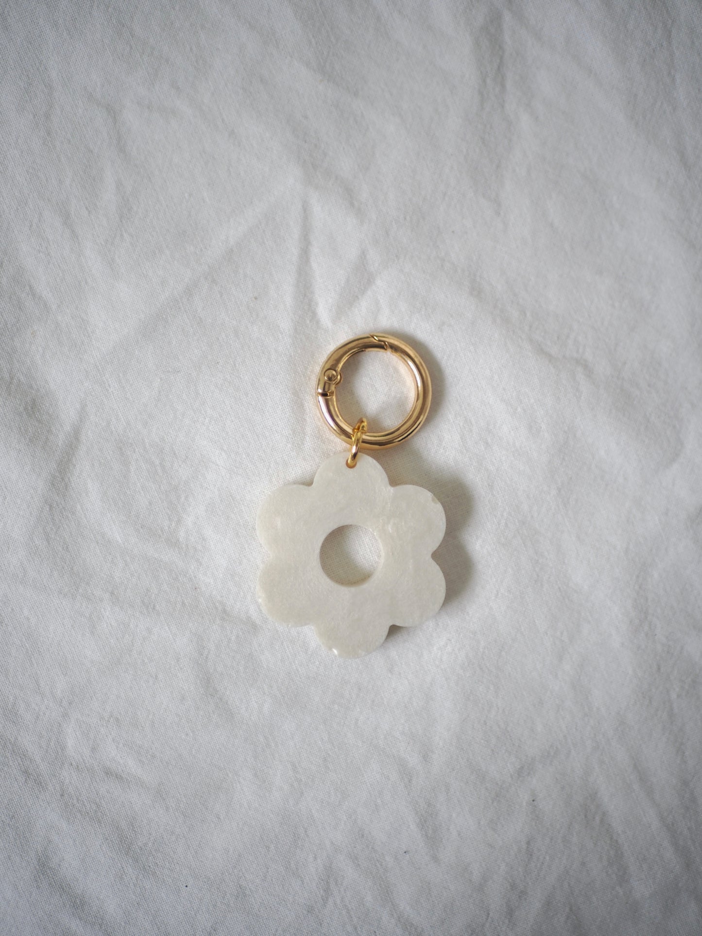 Grigri résine blanc nacré