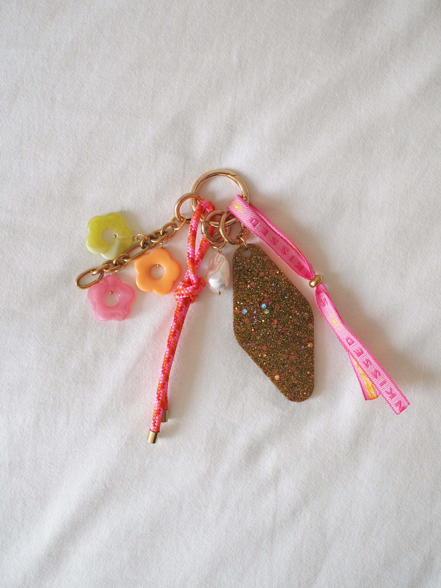 7/ Porte-clés Grigri rose et vert