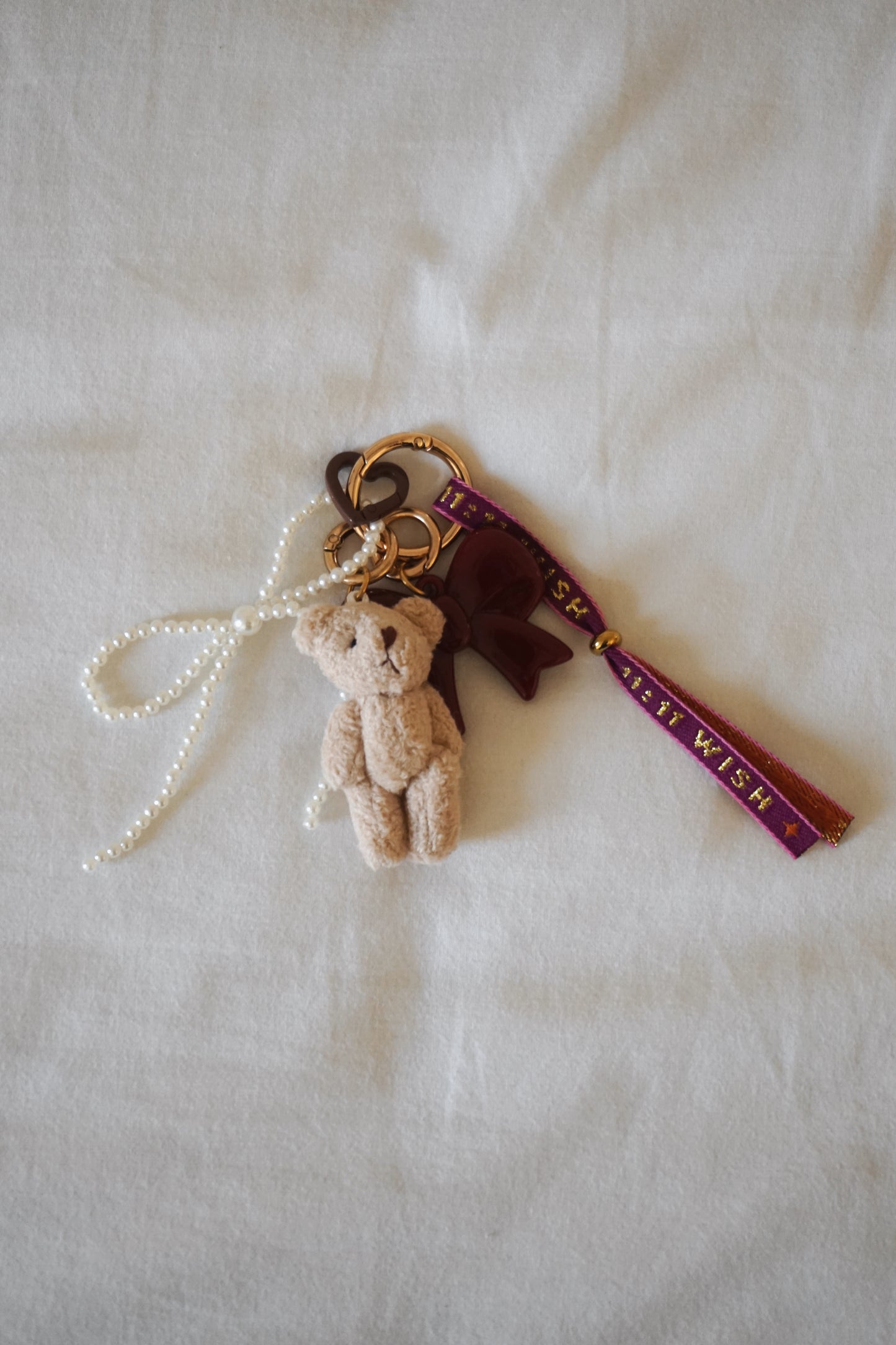 10/ Porte-clés Grigri bordeaux et ourson