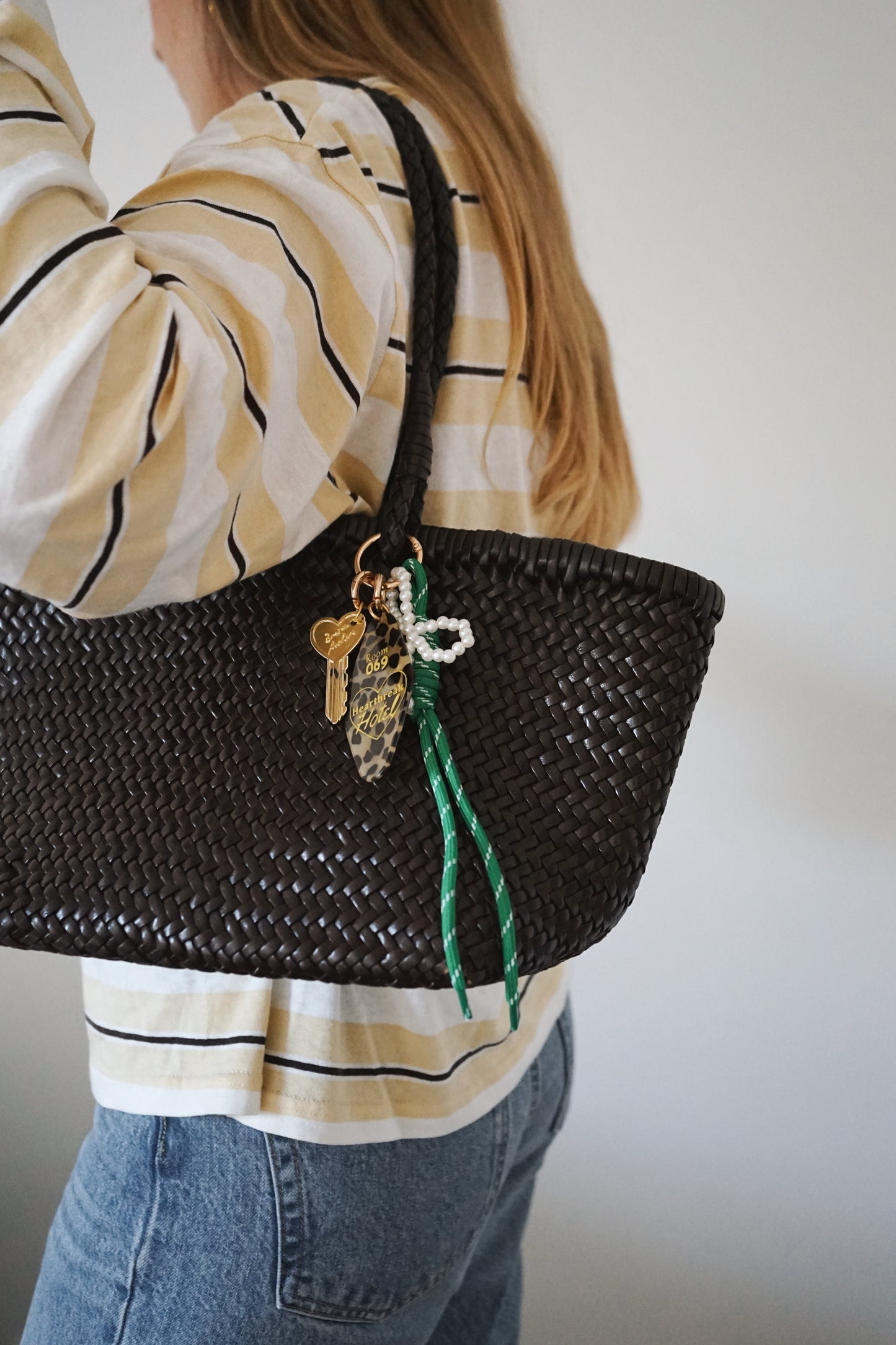 12/ Porte-clés Grigri vert et léopard