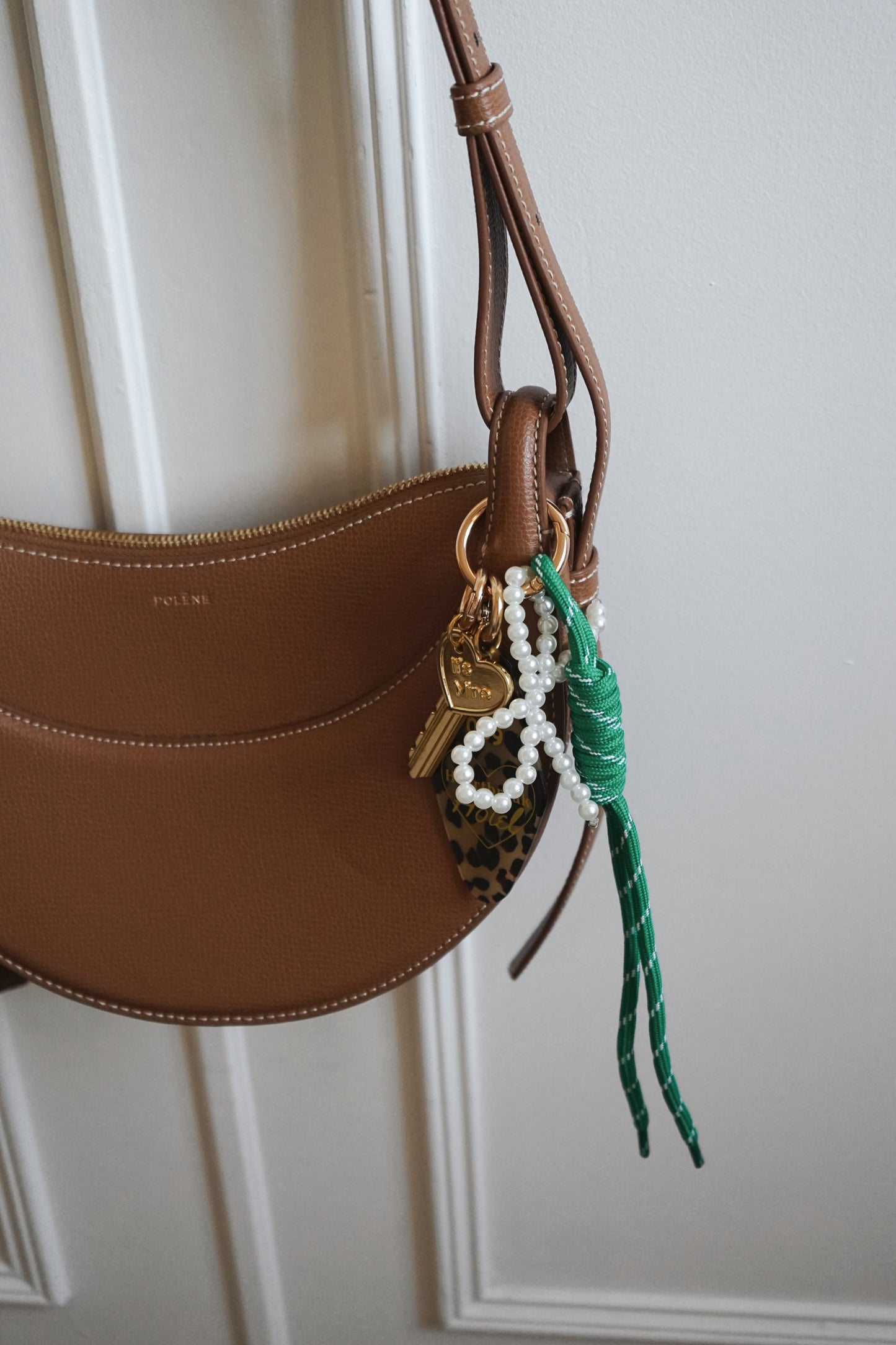 12/ Porte-clés Grigri vert et léopard