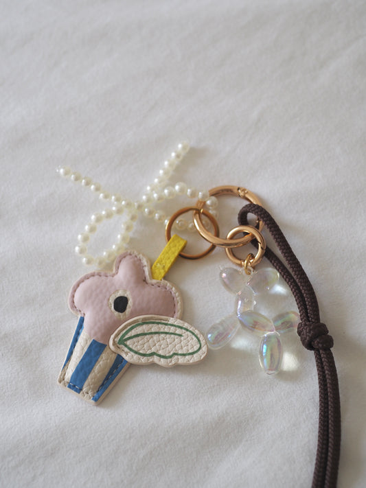 8/ Porte-clés Grigri fleur et perles