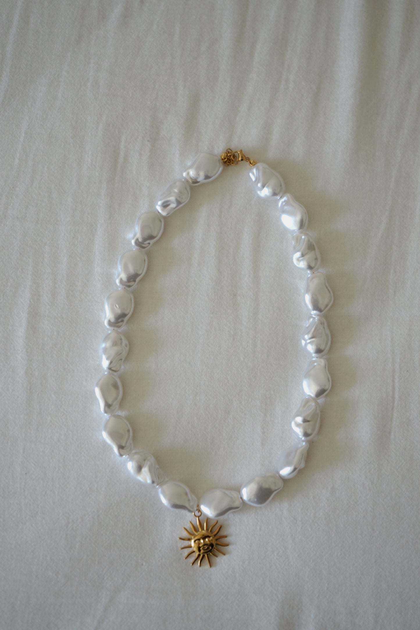Collier Helios