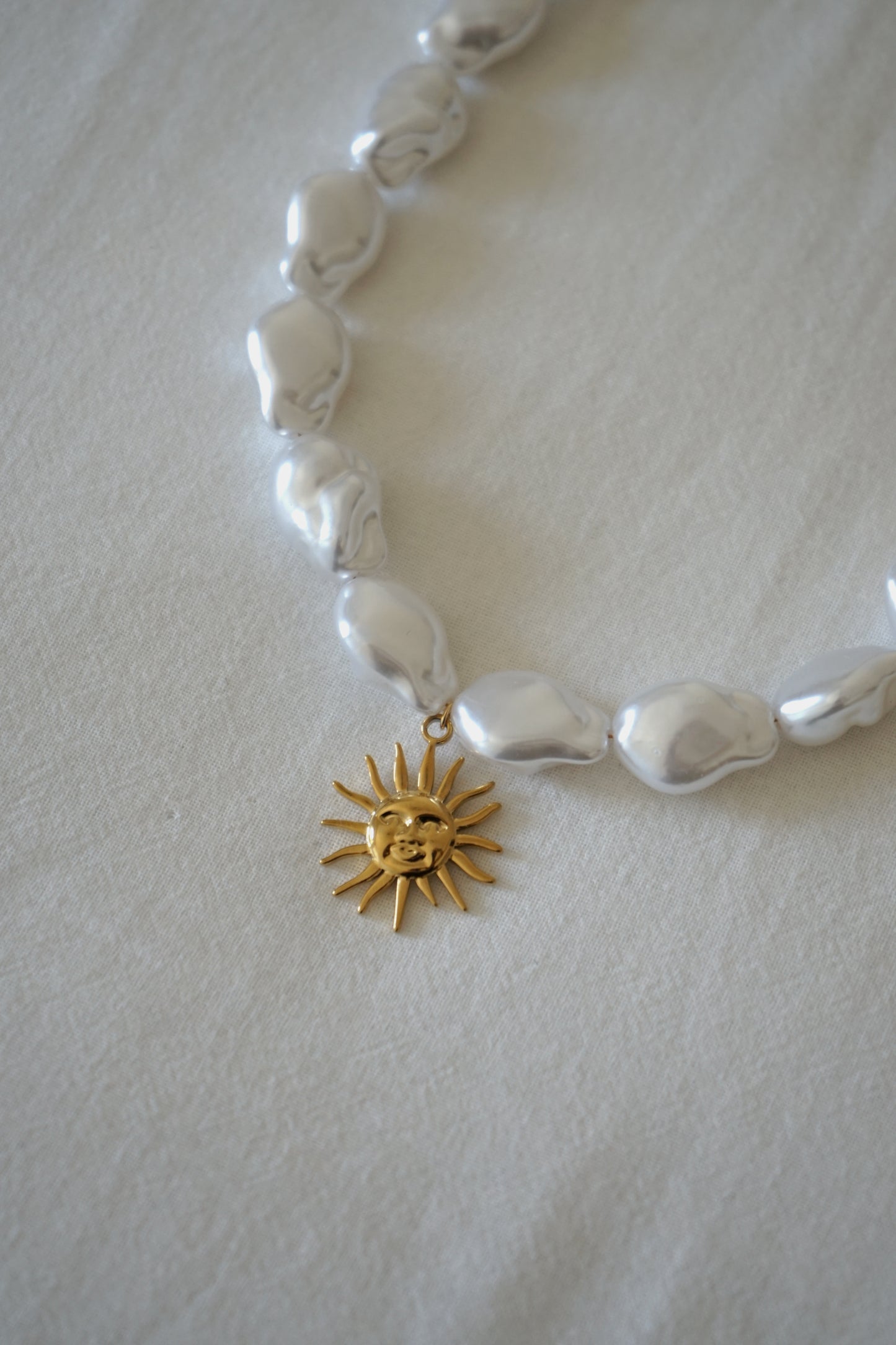 Collier Helios