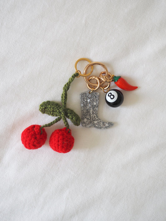 9/ Porte-clés Grigri noir et rouge